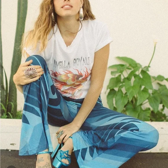 Novella Royale Janis Bells - Picture 1 of 5